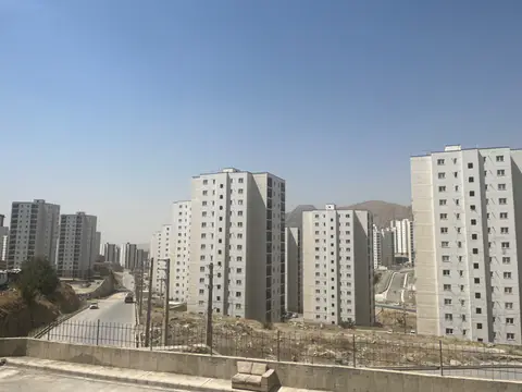 فاز ۱۱ پردیس ۸۷متر طبقه اول خوش قیمت