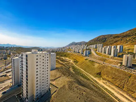 فاز ۱۱ نوار طلایی ردیف اول؛ کلید خام ، ویو کم پیدا ۸۷ متر ۲ خواب